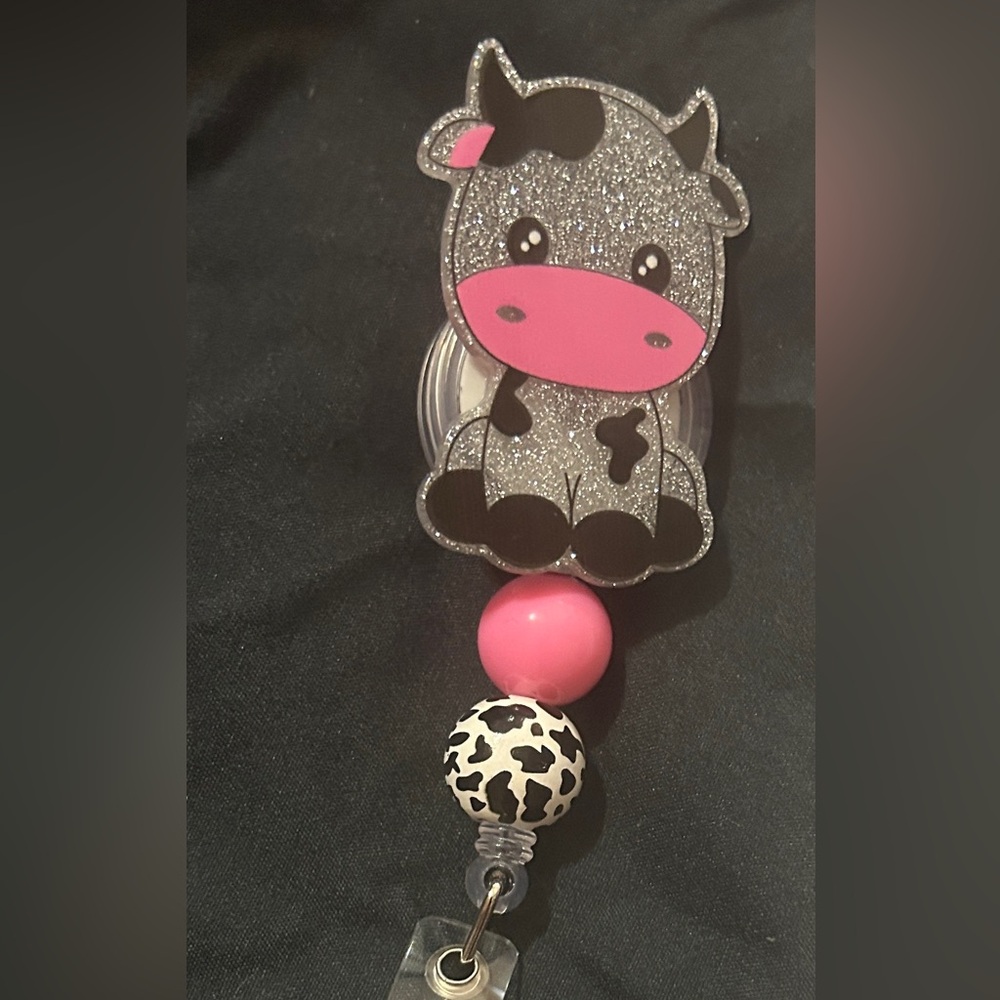 Dimeho 1 Pack Badge Holder Retractable Clip Cute Funny Cow Badge Reel Holder
